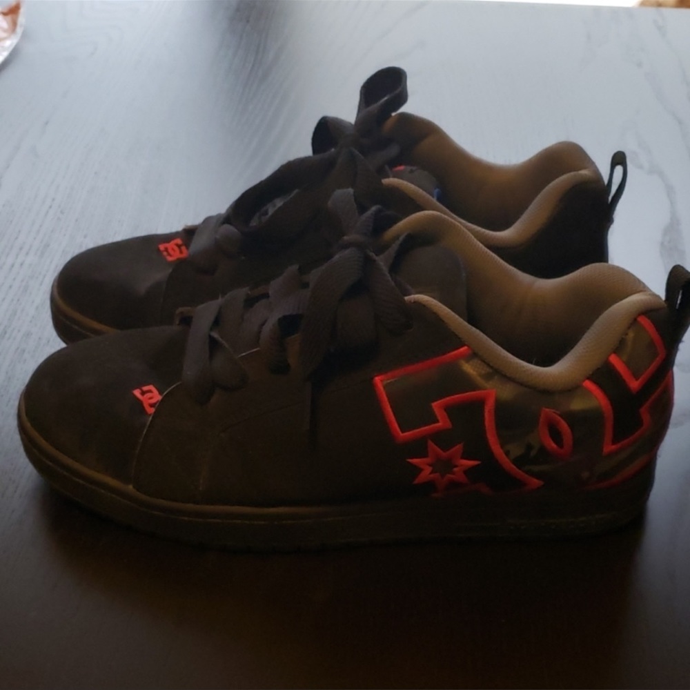 Mens dc shoes size 11
